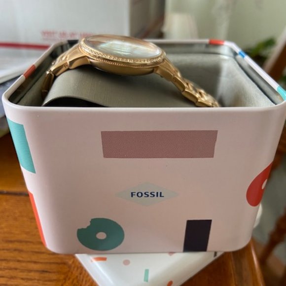 NWT Women's rose gold Fossil Watch - Picture 2 of 12